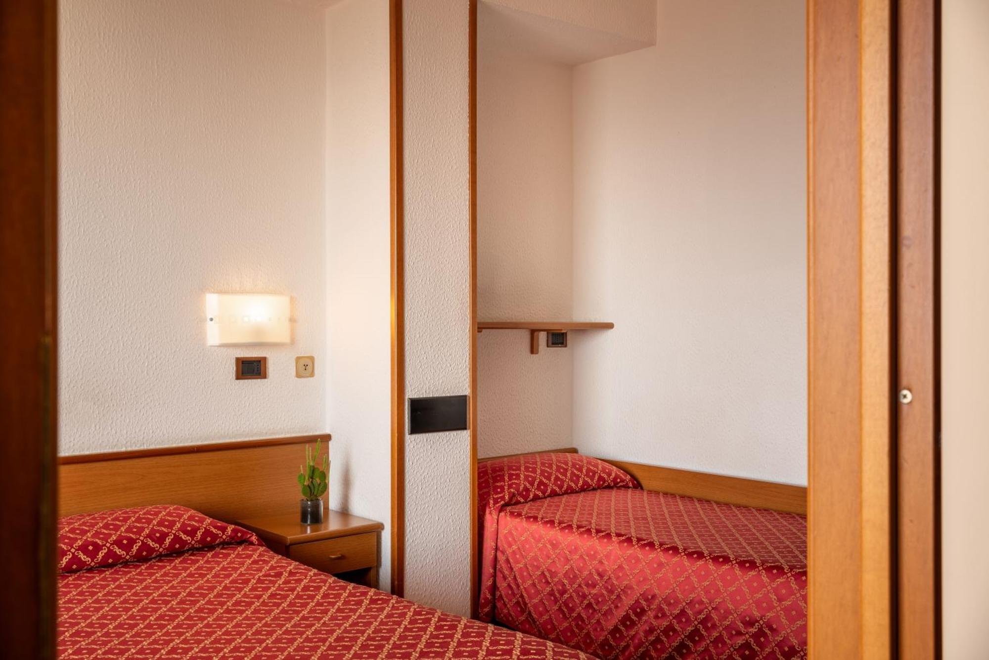 Hotel Careni Villa Italia Finale Ligure Buitenkant foto