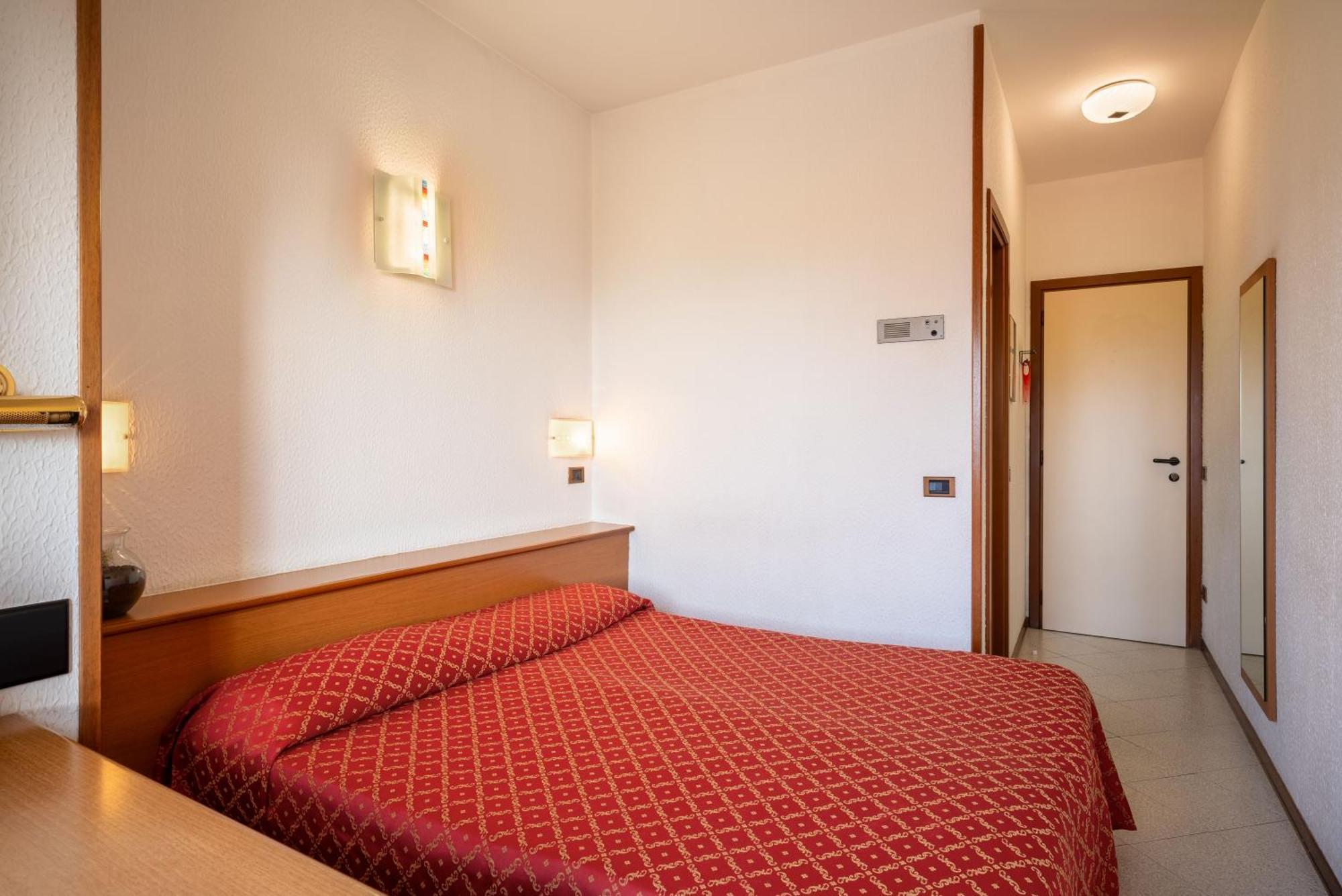 Hotel Careni Villa Italia Finale Ligure Buitenkant foto
